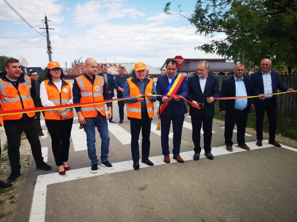 FOTO Peste 5,6 km de drum asfaltat, marca Viacons Rutier, inaugurati la Stãnilesti 1 WhatsApp Image 2021 06 04 at 18.00.19 2