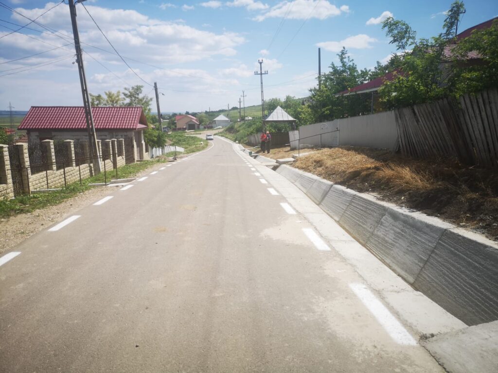 FOTO Peste 5,6 km de drum asfaltat, marca Viacons Rutier, inaugurati la Stãnilesti 5 WhatsApp Image 2021 06 04 at 18.00.20 1