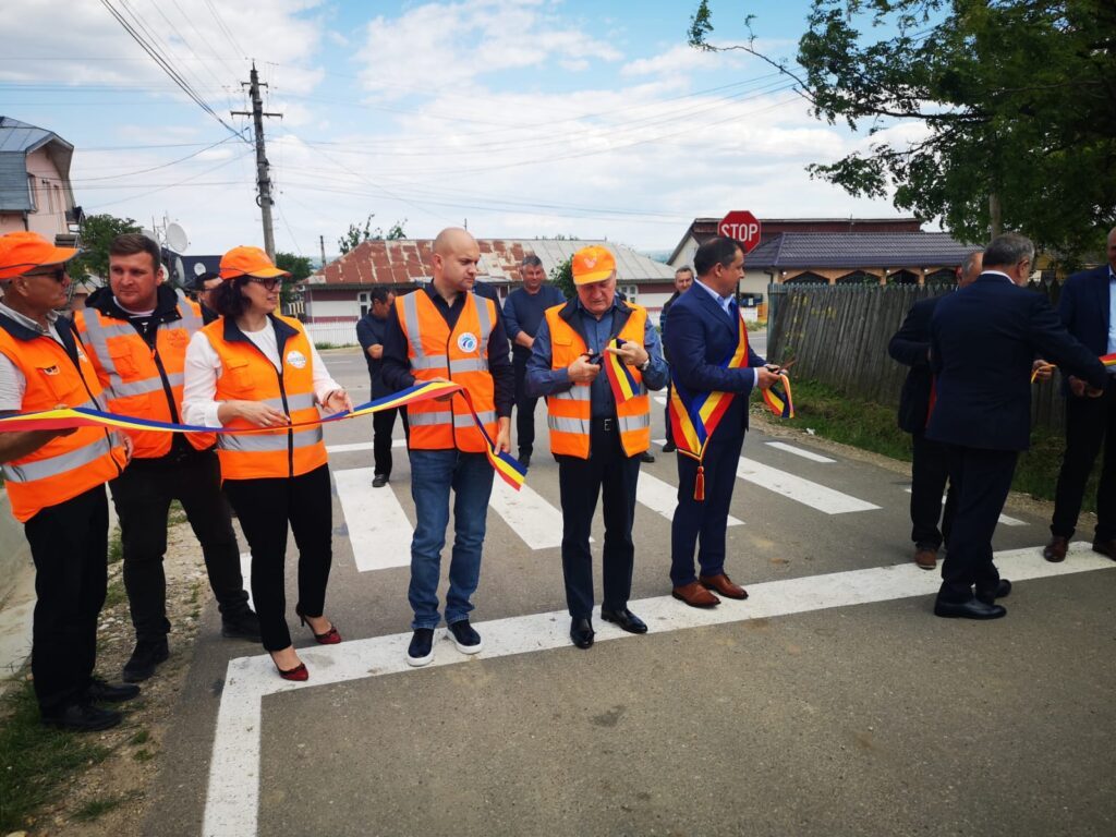 FOTO Peste 5,6 km de drum asfaltat, marca Viacons Rutier, inaugurati la Stãnilesti 3 WhatsApp Image 2021 06 04 at 18.00.20 2