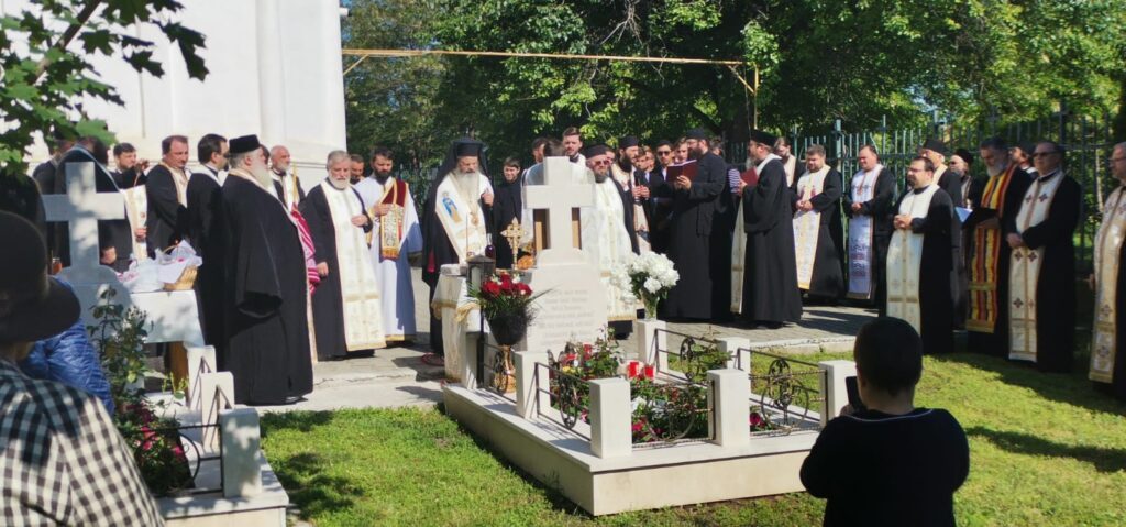 ACUM Slujba de pomenire la mormântul pãrintelui Mina Dobzeu! 1 WhatsApp Image 2021 06 05 at 09.28.03