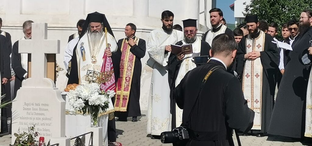 ACUM Slujba de pomenire la mormântul pãrintelui Mina Dobzeu! 5 WhatsApp Image 2021 06 05 at 09.35.01