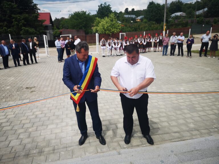 Salã de sport inauguratã la Stefan cel Mare. Primarul a avut oaspeti din Republica Moldova