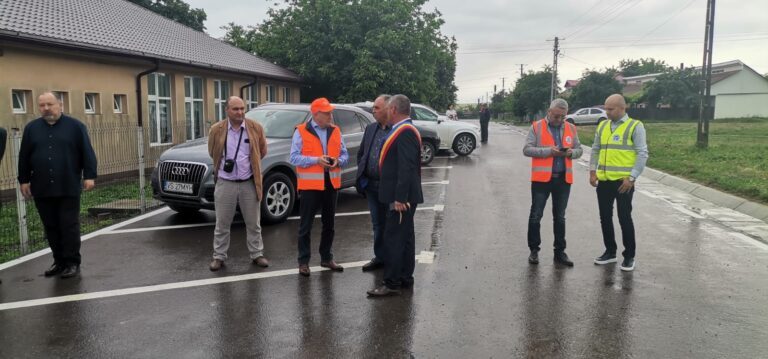 De la drumuri de pământ, la asfalt! 1.000 de locuitori din comuna Cretesti se bucura de civilizație!