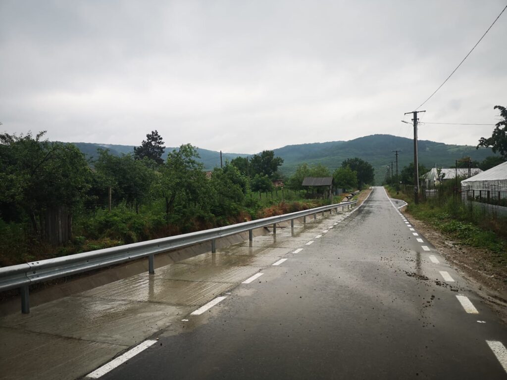 Dupã 30 de ani de pauzã, la Cretesti, Viacons Rutier taie panglica primului drum comunal asfaltat 3 WhatsApp Image 2021 06 18 at 17.36.40 2