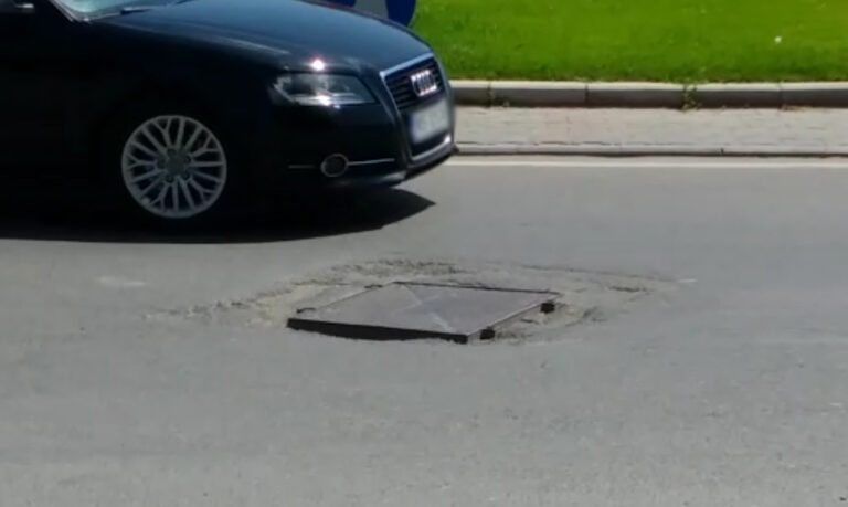 VIDEO… Atentie, domnule Primar! Au apãrut noi gãuri în asfalt la Vaslui
