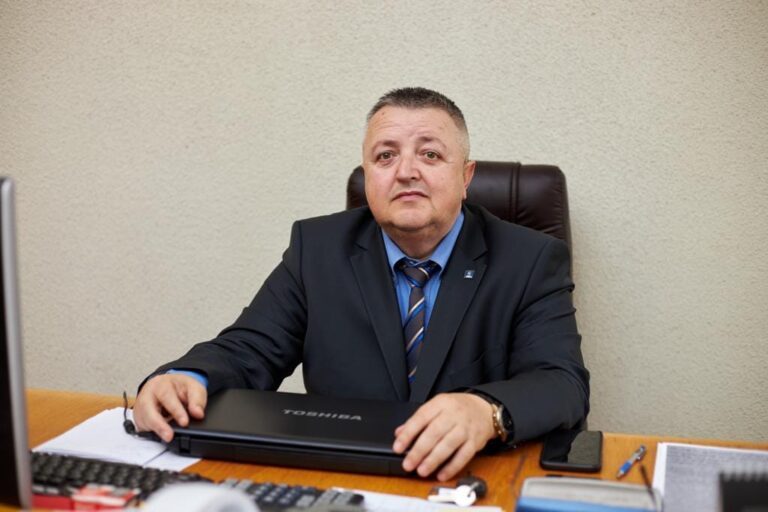 Subprefectul Onofrei acuzat de practici dictatoriale dupã ce a anulat alegerile de la Perieni si Murgeni.