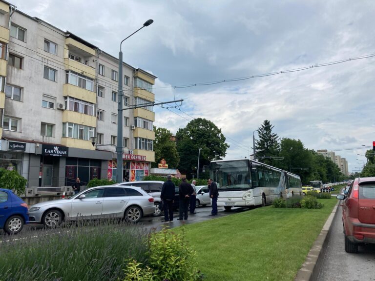 Centrul Vasluiului a fost blocat de un „șmecher” cu Audi! Tupeu maxim!
