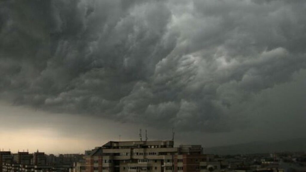 Vasluiul este sub COD GALBEN de ploi, toată ziua de duminică! Sudul țării, COD PORTOCALIU! 1 ploi 1