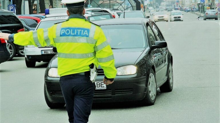 ACUM Doi agenți ai Poliției Rutiere loviți cu mașina, de un șofer beat! Fapta s-a petrecut la Huși!