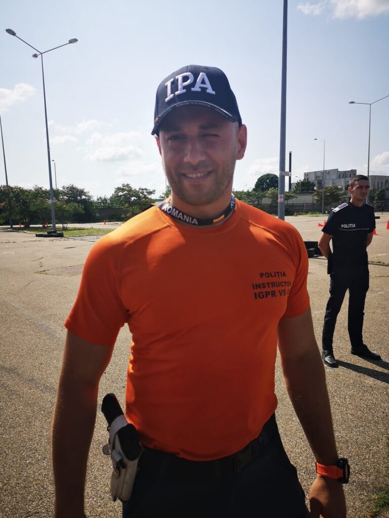 VIDEO Nu vă puneți cu Poliția Rutieră! Polițistul-erou de la Vaslui, instructor de conducere defensivă pentru colegii din IPJ!