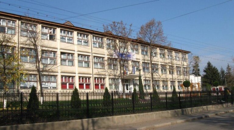 Sotul adjunctei de la ISJ a ajuns contabilul sef al Liceului Agricol din Husi! Cam rapidă mutarea!