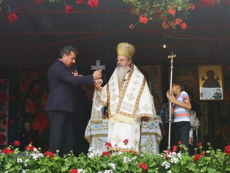 Domnitorul Ștefan cel Mare, sărbătorit cum se cuvine în comuna care-i poartă numele. Episcopul Hușilor, prezent în mijlocul sătenilor!