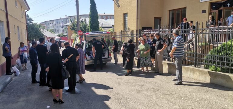 Fosta primãrita a Husului a fost condusã pe ultimul drum de zeci de huseni!
