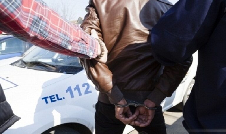 Caz incredibil la Bârlad! Două minore de 10 și 13 ani, supuse abuzurilor sexuale. Cazurile au fost semnalate polițiștilor la o oră unul față de celălalt. Judecătorii i-au lăsat în libertate