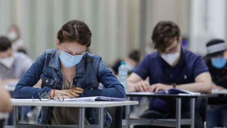 Încep înscrierile pentru sesiunea din toamnă a examenului de Bacalaureat