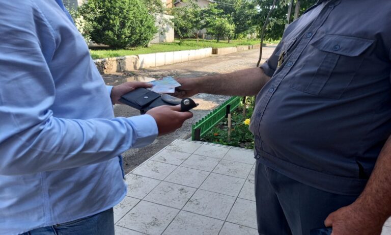 A dat 200 de euro pe un buletin fals, la Chișinău! Polițiștii de frontieră din Albița au descoperit falsul!