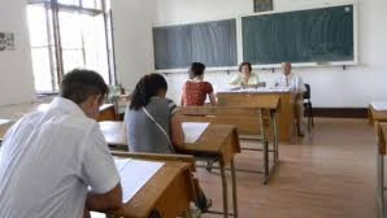 Peste 60% dintre profesori au reușit să ia note de trecere la examenul de definitivat