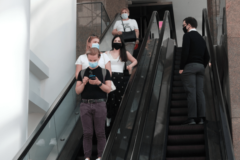 Vasluieni, vi se pregătește ceva! ”Ce facem cu nevaccinații? Le interzicem să meargă la mall sau supermarket?”, acuză un consilier local din Vaslui