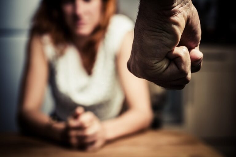 Încălcarea ordinului de protecție poate avea urmări grave. Un scandalagiu din Voinești a ajuns după gratii