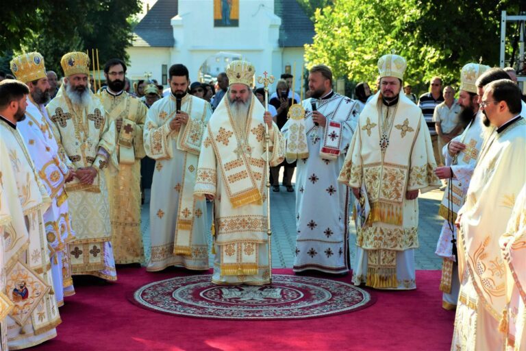 Toți vasluienii sunt AȘTEPTAȚI duminică, la Cănțălărești! Episcopul Hușilor, slujbă în memoria domnitorului Moldovei! Vor veni soliști cunoscuți, la Ziua Comunei!