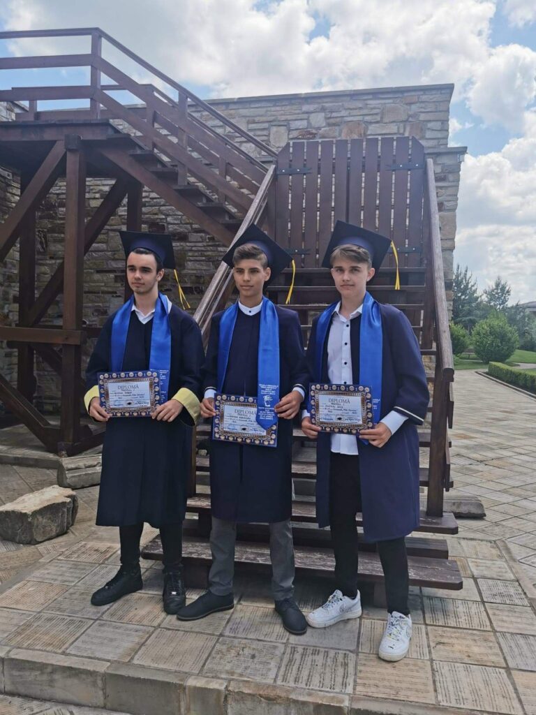 Ei sunt vasluienii cu care ne vom mândri peste ani de zile! Patru elevi ai Școlii gimnaziale Mihai Eminescu, admiși la licee militare!