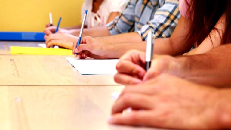 Aproape 640 de dascăli vasluieni se prezintă miercuri la examenul de titularizare! Nota minimă trebuie să fie 7!