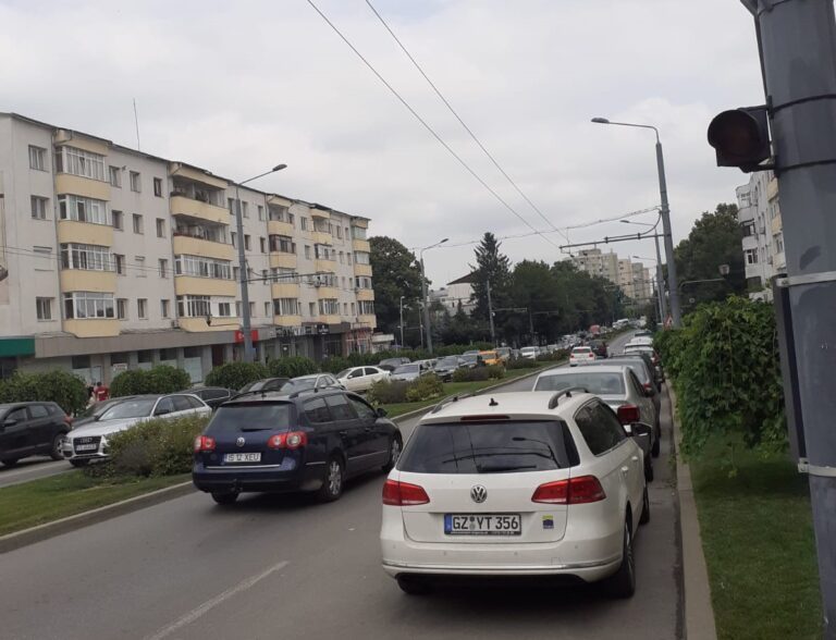 Dacă nu aveți probleme urgente prin Vaslui, nu scoateți mașina din garaj, ASTĂZI! Se circulă bară la bară în tot orașul!