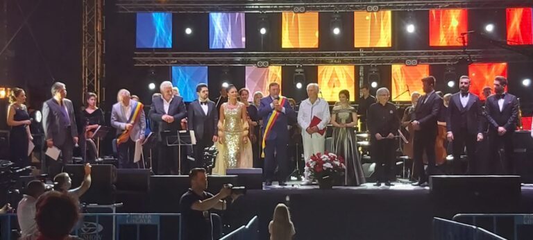 (FOTO, VIDEO) Două zile de spectacol cu muzică bună, de Zilele culturale ale municipiului Vaslui. Astăzi, Lupii & Alexa Calancea Band vor trage cortina