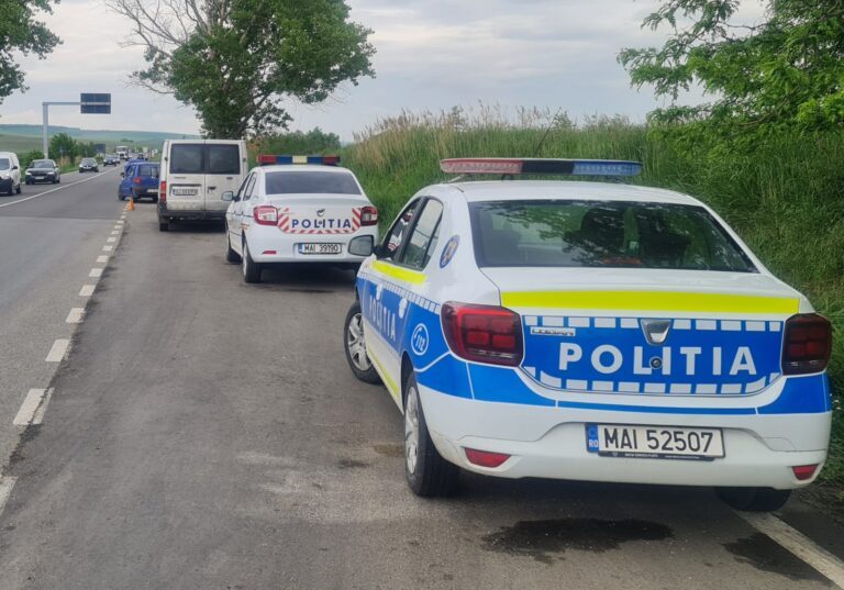 Accident incredibil la Huși! Un autoturism s-a ciocnit de un tractor