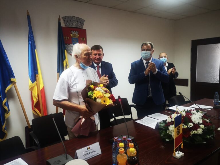 Cu unanimitate de voturi, Eugen Doga a fost ales cetățean de onoare al municipiului Vaslui! Haideți să-l aplaudăm în această seară la Zilele Vasluiului!