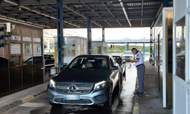 Traficantă de persoane din Moldova, prinsă la frontieră