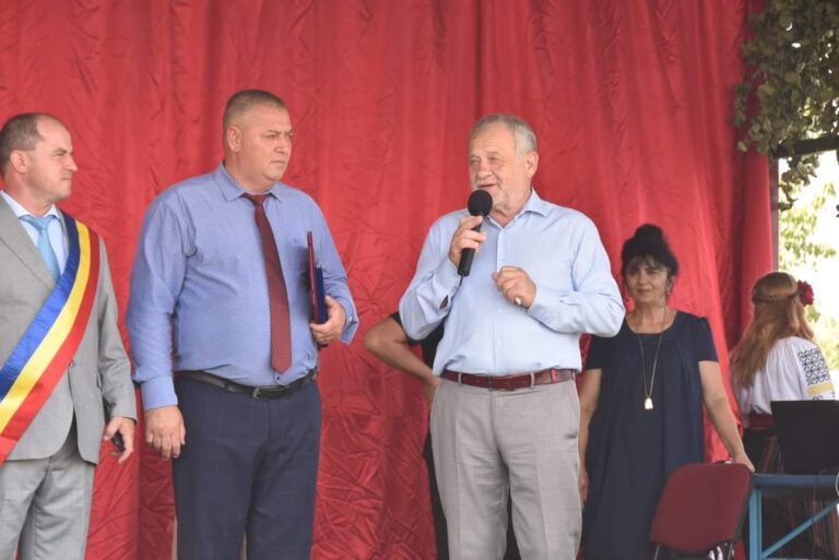 Dumitru Buzatu, replică neașteptată despre pandemie, la Ivănești! ”Avem multă distanțare socială în România, între săraci și bogați”