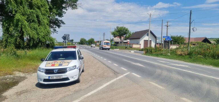 S-a urcat la volan chiar dacă nu avea permis! A fost tras pe dreapta de polițiști și s-a ales cu dosar penal