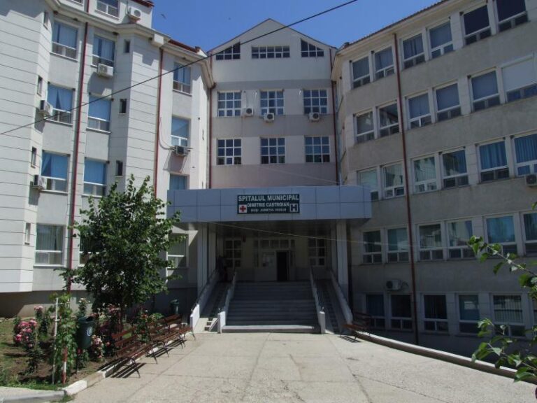 Copilă de doar 1 an, opărită cu mâncare fierbinte! Fetița a fost transferată de la Huși la Iași, la spitalul de copii!