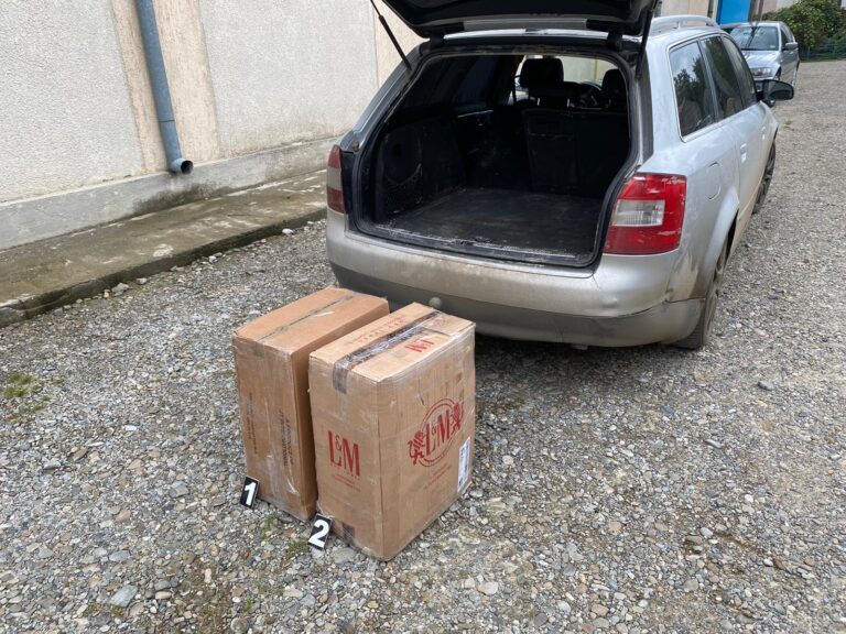 Zeci de mii de țigări de contrabandă confiscate la frontiera de Est