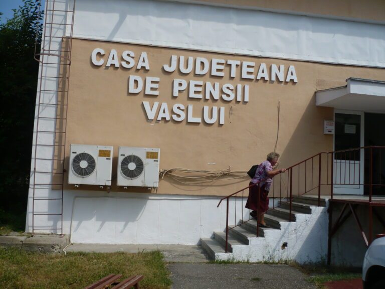 Bătaie pe posturile scoase la concurs de Casa Județeană de Pensii Vaslui. Patru concurenți pe un loc