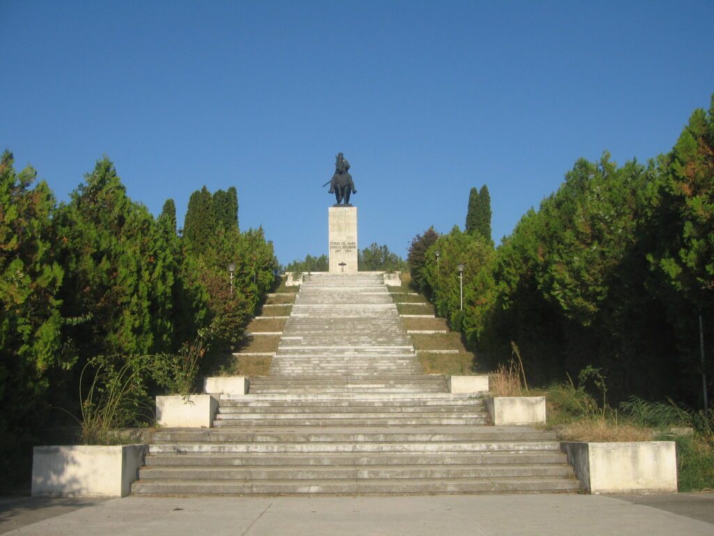 Statuia ecvestra a lui Stefan cel Mare de la Podu Inalt6