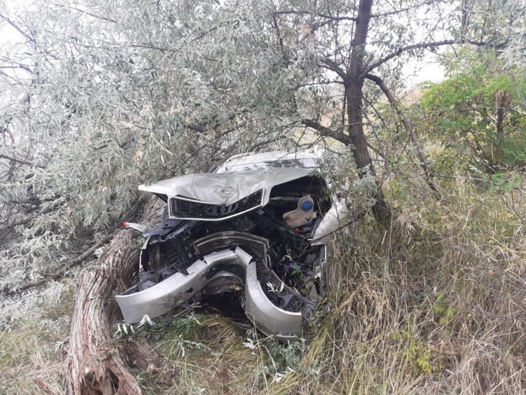 FOTO Doi răniți grav, după ce un bolid Audi a spulberat tot ce i-a ieșit în cale! Accidentul s-a produs la Ivești, lângă Bârlad!