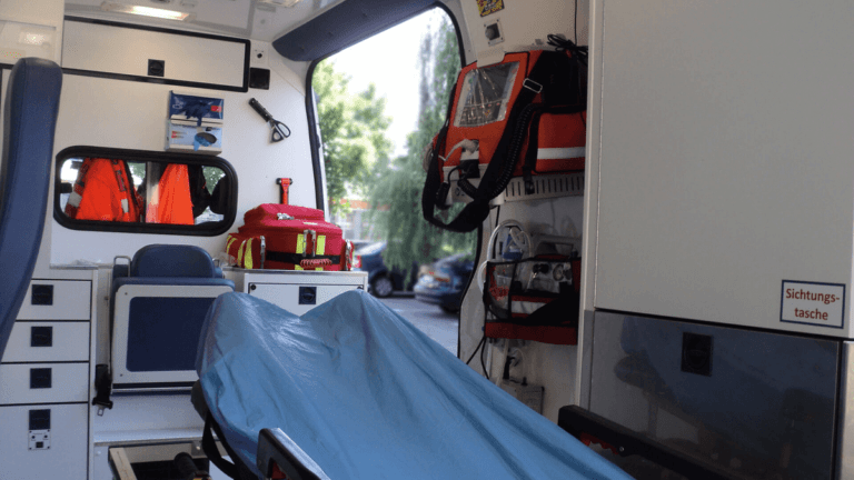 Accident cu victime, noaptea trecută, la Stănilești. Trei persoane au fost rănite