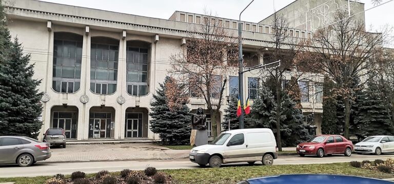 Se sparge blestemul care planează peste fosta Casă a Armatei, din Vaslui? O nouă licitație, un nou constructor!
