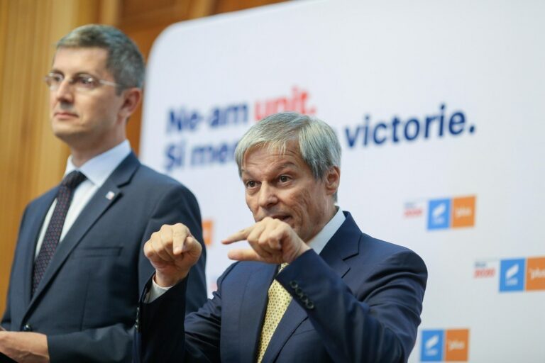 Război pe voturi, înaintea Congresului USR-PLUS! Tabăra lui Barna acuză nereguli la votarea internă, toți ochii sunt ațintiți spre Cioloș!