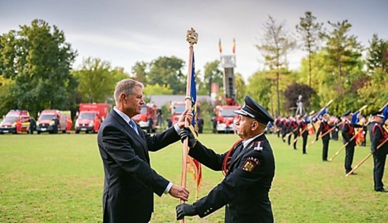 Este cel mai important moment din istoria pompierilor militari vasluieni! ISU Vaslui are, de acum, drapel de luptă!