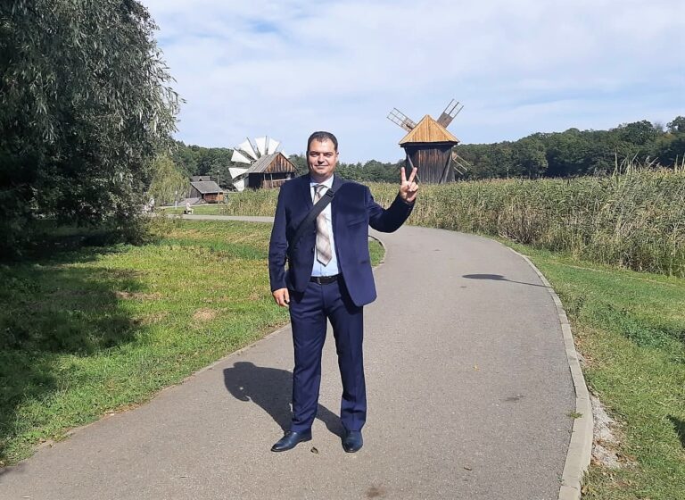Iată cum a învins ”omul de paie” al PNL un oraș întreg! Jora a fugit de la ședința CL, la ordinul lui Polak!