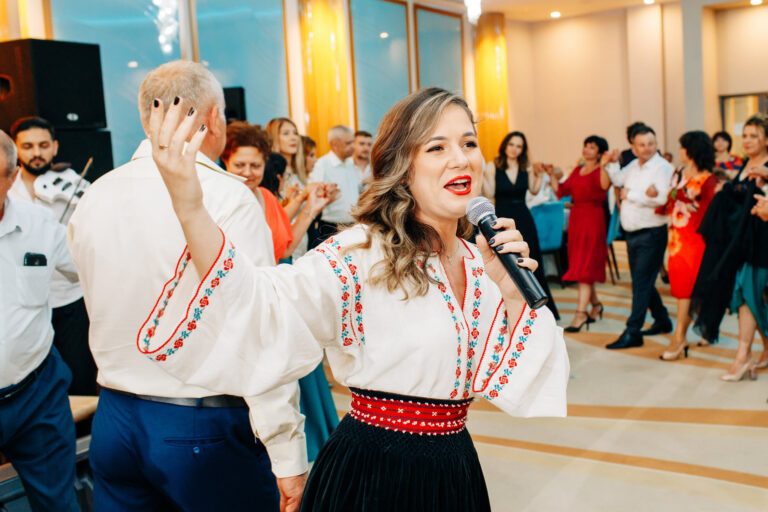 De la ora 15.00, concert Raluca Radu, la Ziua Comunei Costești