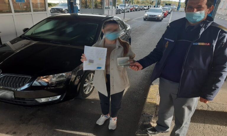 Moldoveancă prinsă, în Vamă, cu certificat de vaccinare Covid – 19 fals. S-a ales cu dosar penal