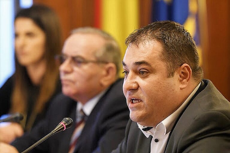 Scandal uriaș pe locurile de parcare din Bârlad! Deputatul Solomon: ”Bârlădeni, vi se pregătește ceva! Bouroș lasă orașul fără 1.500 de locuri de parcare!”