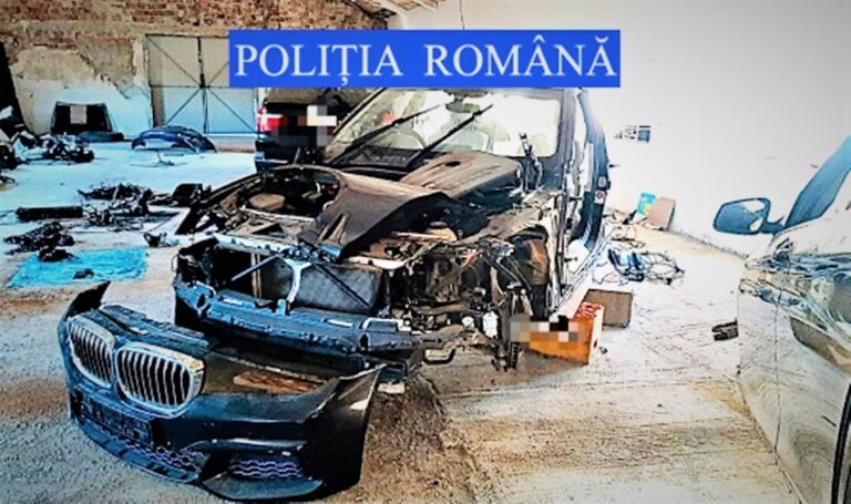 VIDEO// Autovehicule de LUX furate din Marea Britanie descoperite de polițiști în cadrul a două percheziții! Erau dezmembrate într-un service!