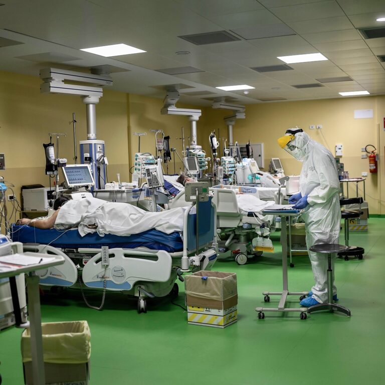 Pensionară din Italia, ucisă de virusul Covid adus de îngrijitoarea sa, care tocmai se întorsese din România!