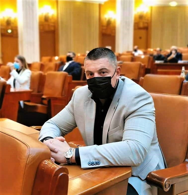 Deputatul Eduard Popica, victorie în Parlamentul României! ”Am strâns aproape 500.000 de semnături pentru plafonarea tarifelor”, spune parlamentarul