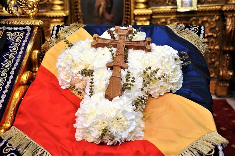 EDITORIAL Nu mai huliți Biserica! NU veți reuși să distrugeți acest neam!